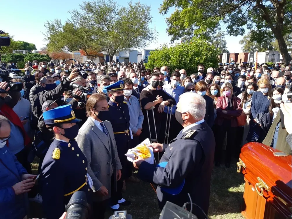 El presidente Luis Lacalle Pou despidió a su ministro y compañero de partido en un discurso en el Cementerio Central