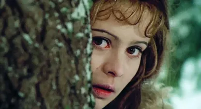 La actriz checa Libuse Safránková (1953-2021) fue la protagonista de Tres avellanas para Cenicienta, una coproducción entre la alemana Deutsche Film AG y los Barrandov Studios checos.