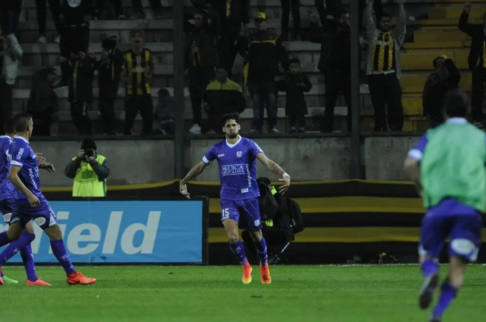 Inolvidable: el gol de Cougo en el 9 contra 11