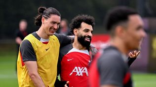 Darwin Núñez volvió muy feliz a la práctica de Liverpool junto a Mohamed Salah