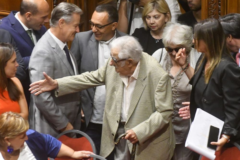 20250215 El expresidente José Mujica y la exvicepresidenta Lucía Topolansky fueron a la Cámara de Diputados este sábado durante la asunción del nuevo Parlamento