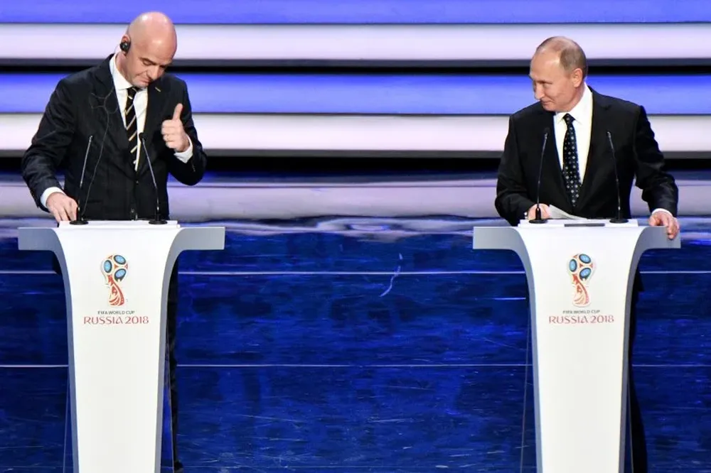 Gianni Infantino, presidente de FIFA, y Vladimir Putin, de Rusia
