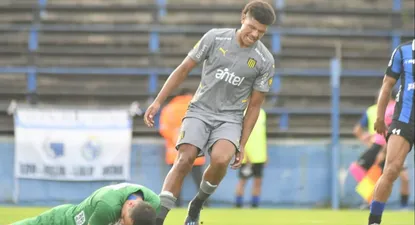 Bruno Betancor debutó en Peñarol ante Liverpool