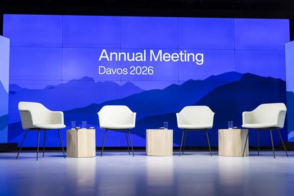 Imagen del estudio de televisión del Foro Económico Mundial (FEM) antes de una conferencia de prensa virtual previa a la reunión anual del Foro Económico Mundial en Cologny, cerca de Ginebra, Suiza, el 13 de enero de 2026. Ese mismo día, el FEM presentó el programa de su 56.ª reunión anual en Davos, incluyendo participantes clave, temas y objetivos. El FEM se celebrará del 19 al 23 de enero de 2026 bajo el lema «Un espíritu de diálogo».&nbsp;