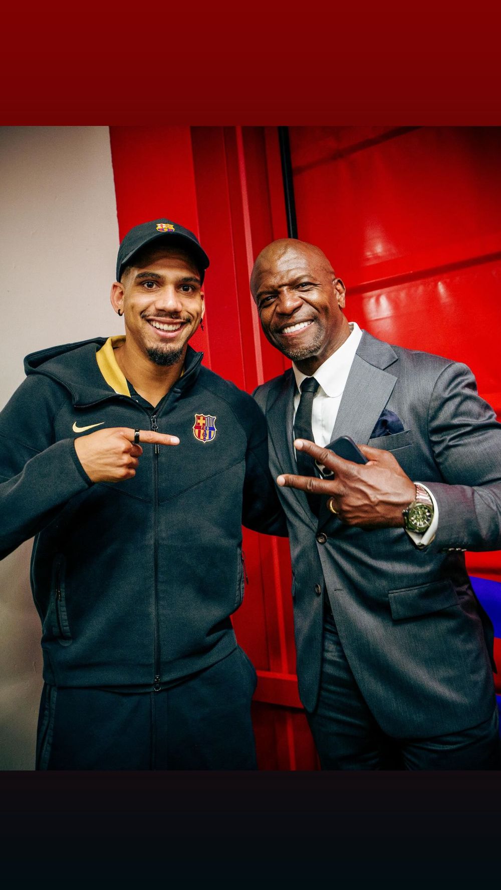 Ronald Araujo celebra el triunfo de Barcelona ante Real Madrid en el clásico de LaLiga de España junto al actor Terry Crews Ronald Araujo celebra el triunfo de Barcelona ante Real Madrid en el clásico de LaLiga de España junto al actor Terry Crews