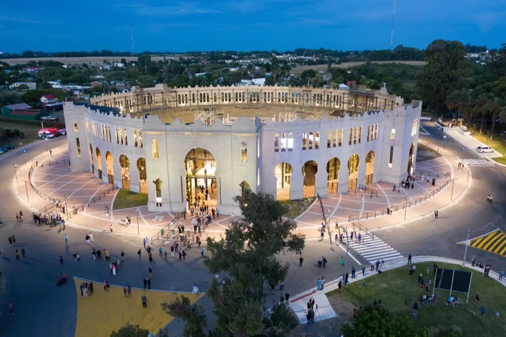 La Plaza de Toros en Colonia durante su inauguración en diciembre de 2021