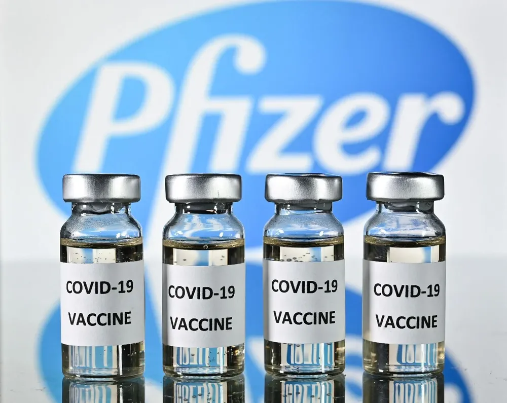 Vacuna de Pfizer tiene 86% de efectividad con tres dosis