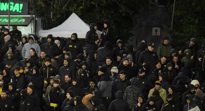 La hinchada de Peñarol en el Estadio Charrúa, antes de la suspensión del encuentro ante Montevideo City Torque