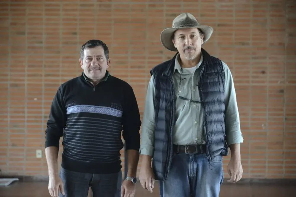 Ricardo Josefides y Hans Koser, dos buscadores de meteoritos que esperan encontrar nuevos tesoros en San Carlos