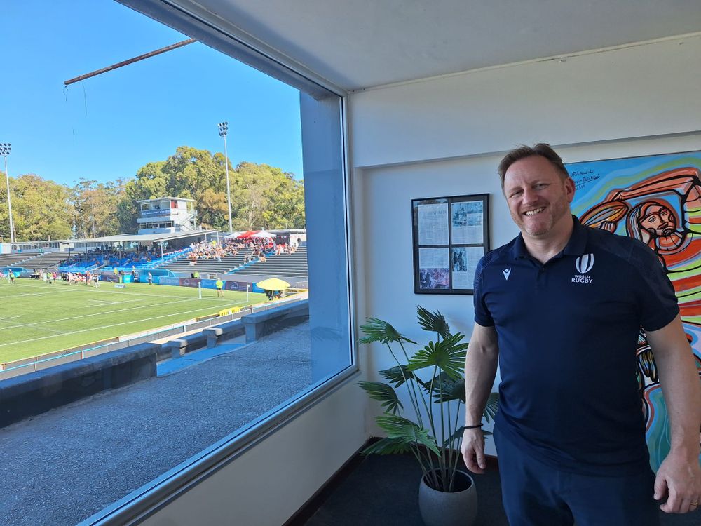 Alan Gilpin, CEO World Rugby, en el Estadio Charrúa