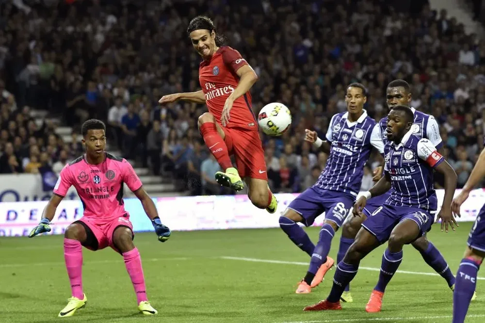 El equipo del salteño jugó casi medio partido con un futbolista menos.