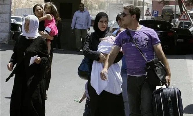 Llega a Italia barco con 160 emigrantes sirios