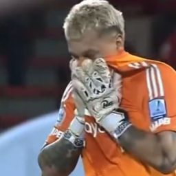 Washington Aguerre cometió un error fatal en el arco de Independiente Medellín, que le costó un gol en la hora Washington Aguerre cometió un error fatal en el arco de Independiente Medellín, que le costó un gol en la hora