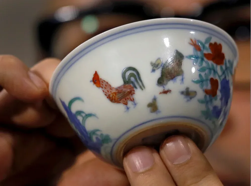 La pieza de la dinastía Ming tiene ocho centímetros de diámetro.