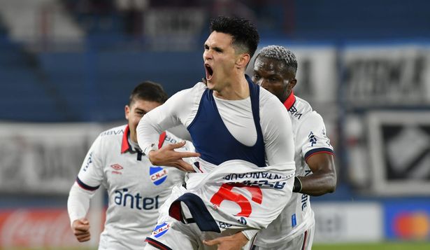 Ruben Bentancourt celebra su golazo para Nacional ante Danubio