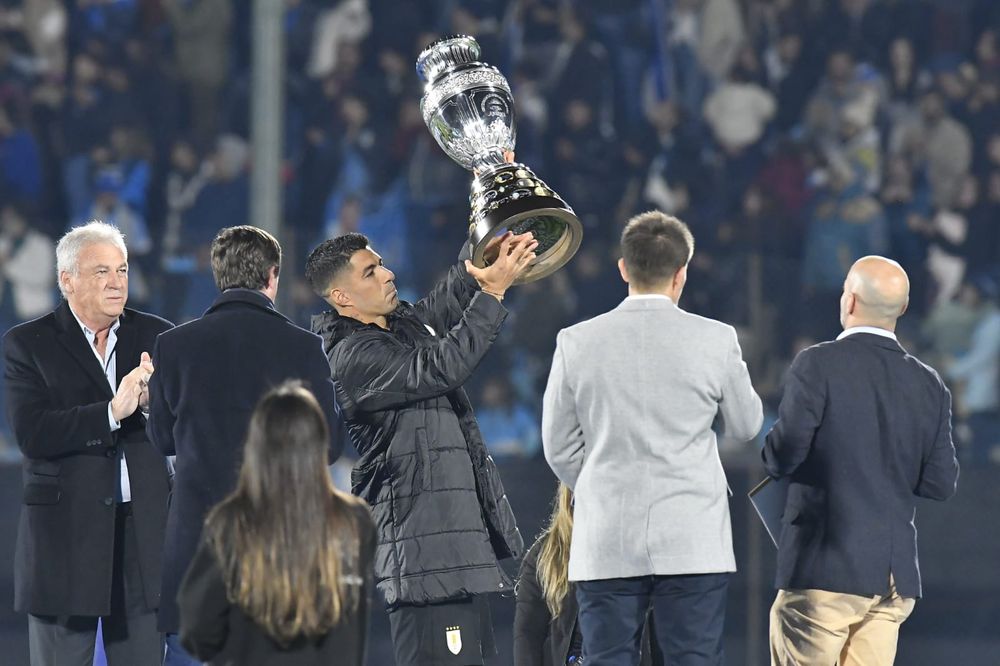 Nery Pumpido y Luis Suárez