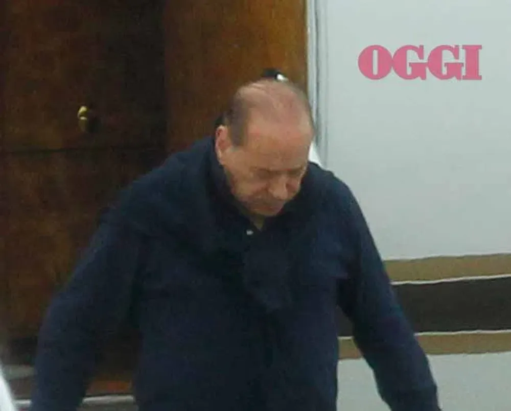 La foto que muestra la calvicie de Berlusconi