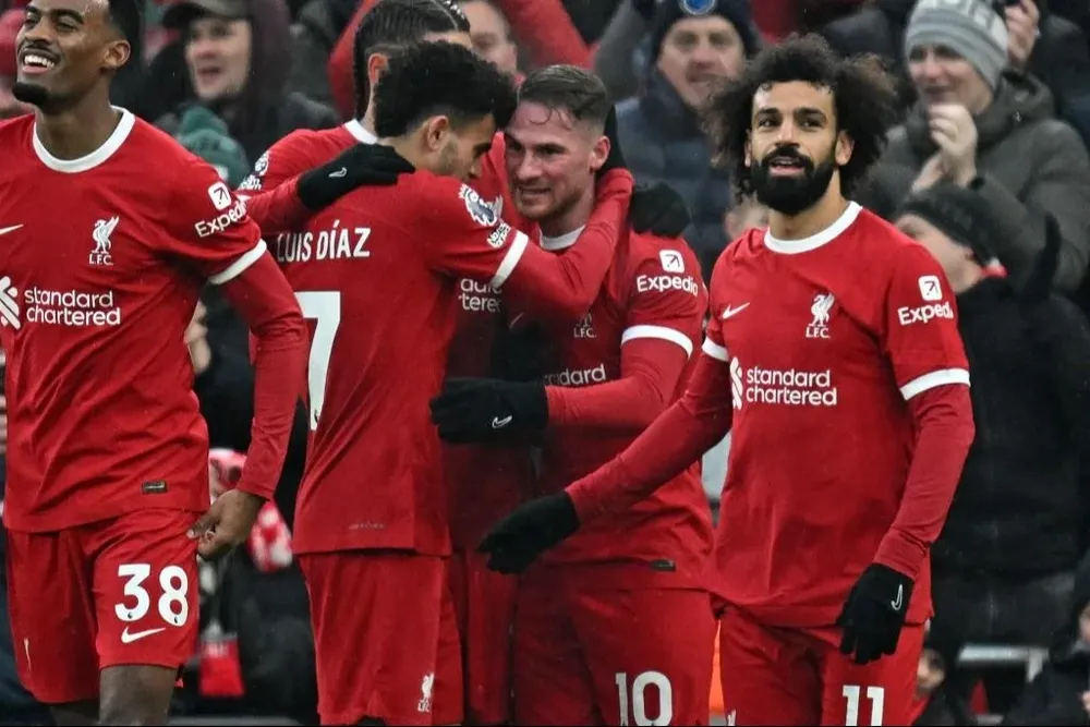 Alexis anota su primer tanto en Liverpool y Enzo consigue su estreno goleador en Premier con doblete