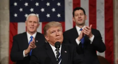 en su debut en el congreso, trump sorprendio con su pose presidencial