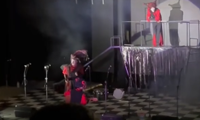 Luto en el Carnaval de Tacuarembó: murguista murió tras atravesar una puerta corrediza de vidrio