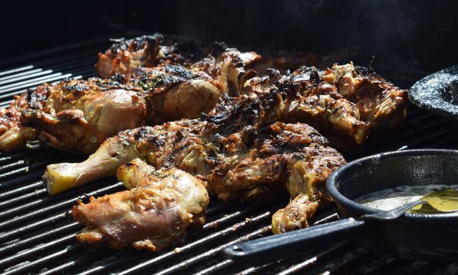 Pollo: la segunda carne más consumida, con precio bajo en el mercado interno al inicio de 2025.