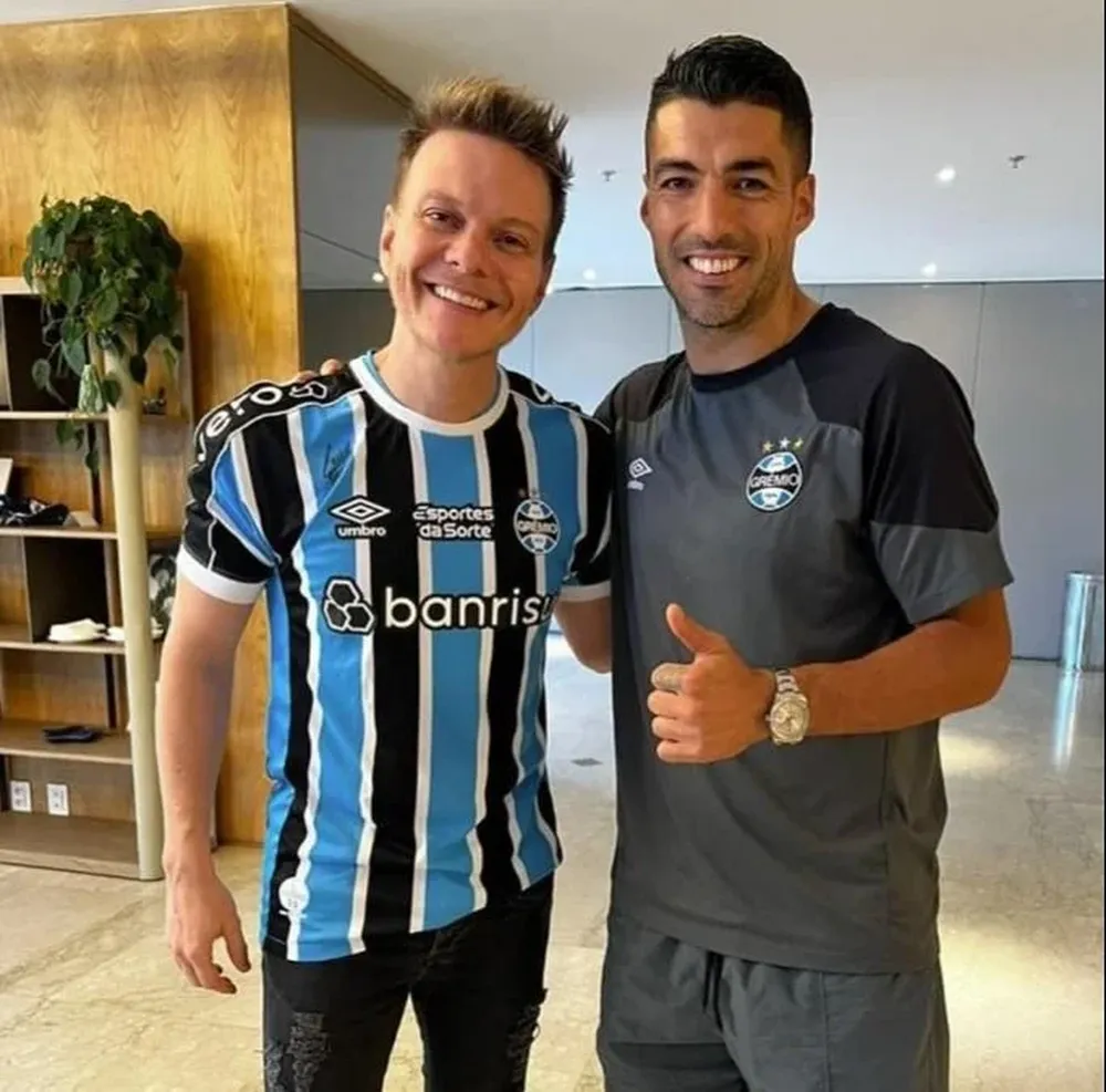 El sueño especial que Luis Suárez le cumplió al músico Michel Teló y sus hijos