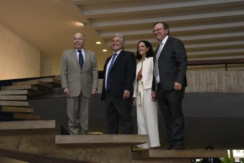 Los ministros Francisco Bustillo, Azucena Arbeleche y José Luis Falero con el canciller Mauro Vieira