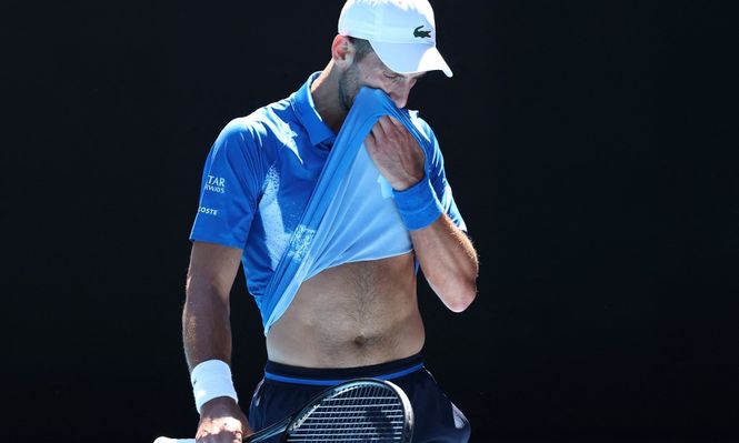 Novak Djokovic se retiró en la semifinal del Abierto de Australia