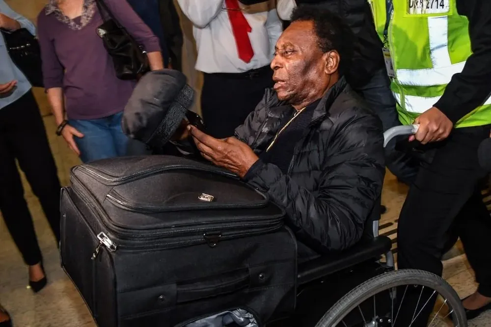 Pelé al entrar en su última internación