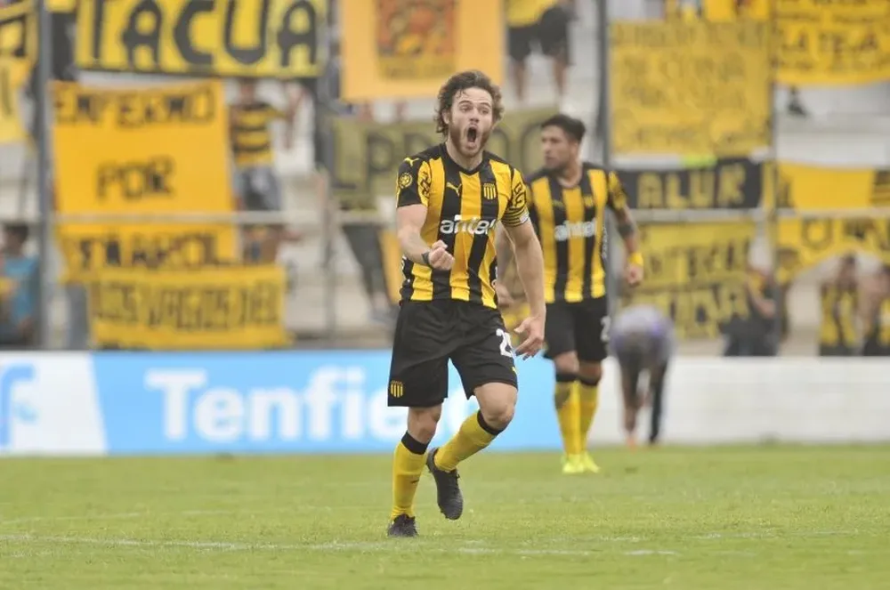 Nahitan Nandez a puro festejo en Peñarol; una postal que ya no se repetirá.