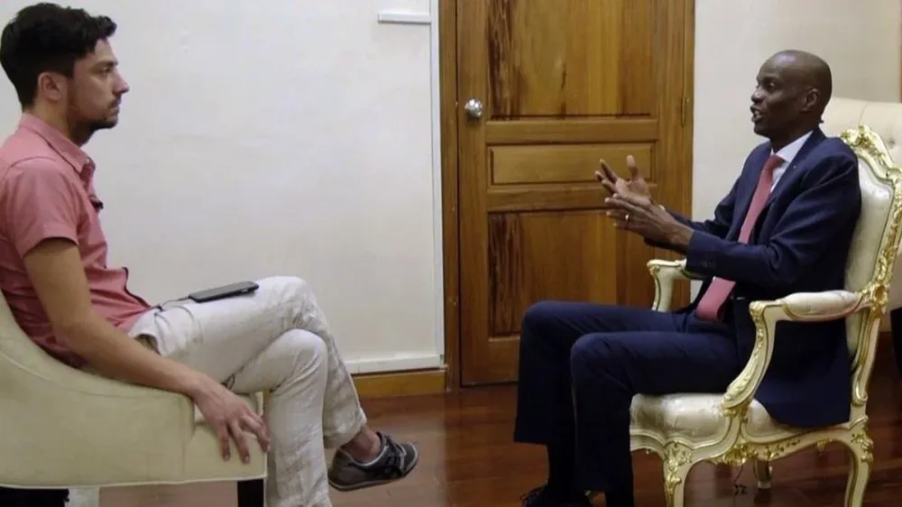 BBC ser reunió con el presidente Moïse en su modesto despacho del edificio presidencial, recién construido después de que el anterior fue destruido por el terremoto de 2010