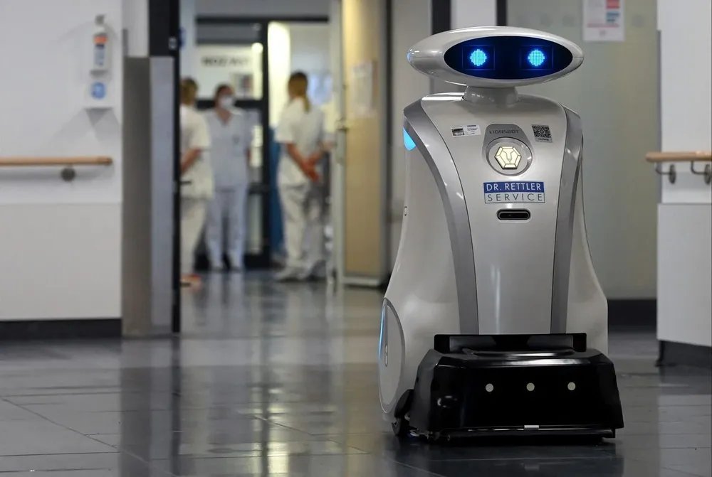 El robot fue adquirido para la limpieza, pero ahora tiene una nueva función