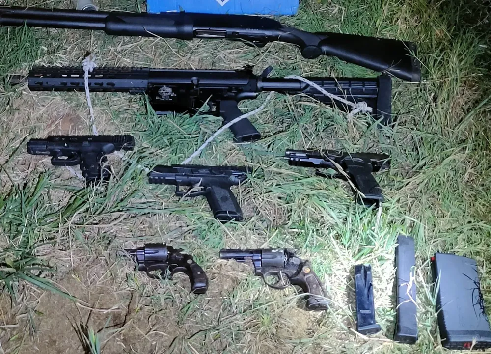 Armas incautadas al grupo que tuvo un enfrentamiento a tiros con la Policía