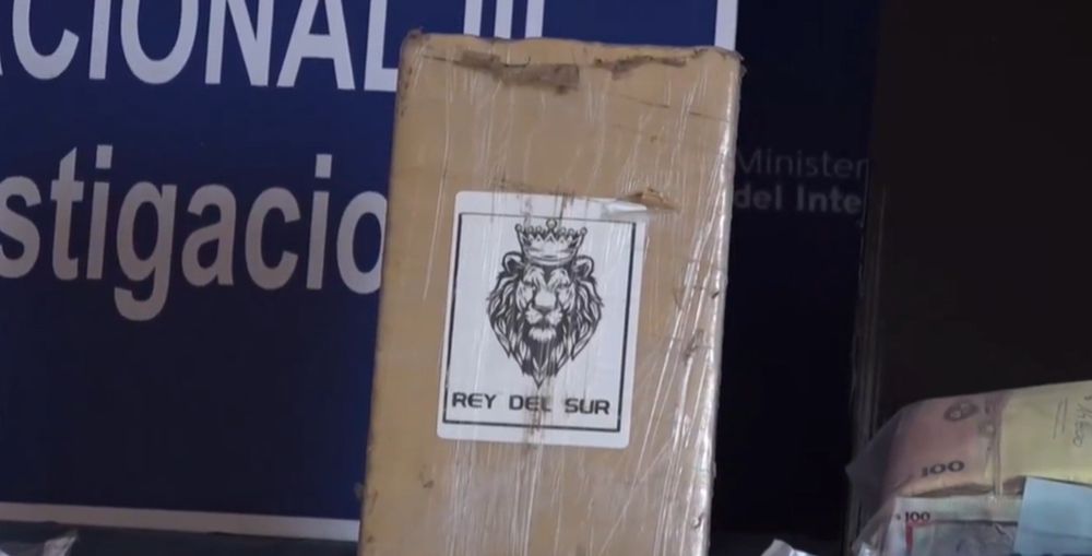 Paquete de droga con la inscripción Rey del Sur, seudónimo atribuido a Sebastián Marset
