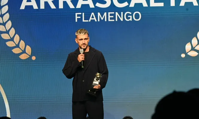 Giorgian De Arrascaeta fue nombrado como el mejor jugador del Torneo Carioca 2024