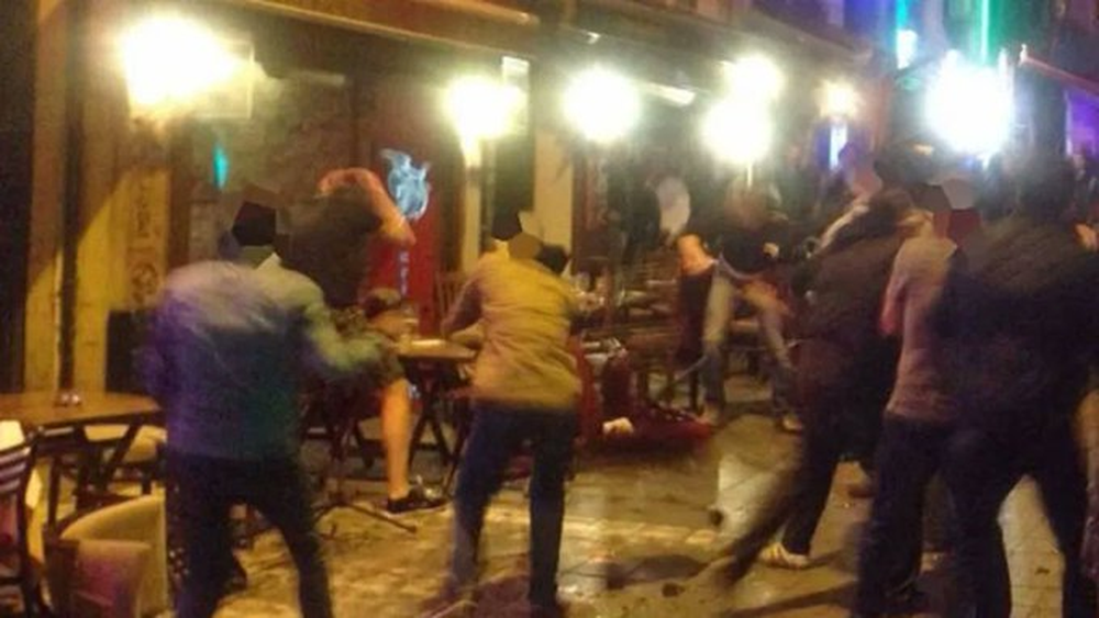Violento enfrentamiento entre los ultras de la Real Sociedad y los de la Lazio en Roma.