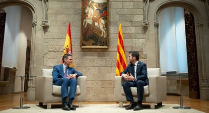 El presidente del Gobierno, Pedro Sánchez (i), y el president de la Generalitat de Catalunya, Pere Aragonès.