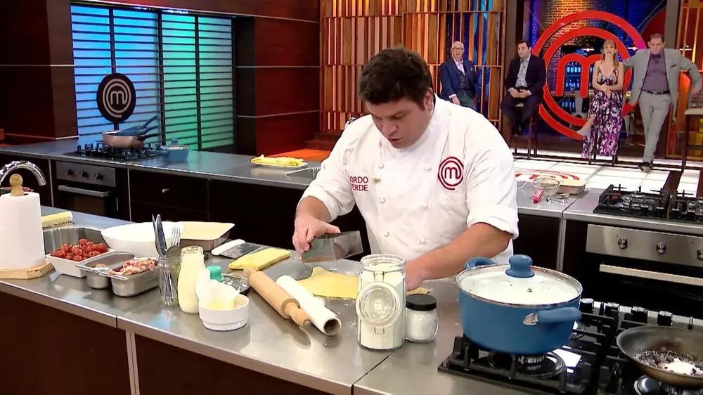 Juan Andrés Verde cocinando en la final de Masterchef.
