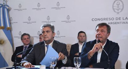 El oficialismo consiguió dictamen para el DNU del FMI y enfrenta una sesión clave en Diputados