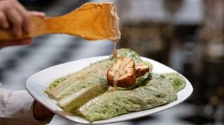 Cómo se creó la ensalada César en la frontera entre México y Estados Unidos (y por qué es un símbolo de la globalización)