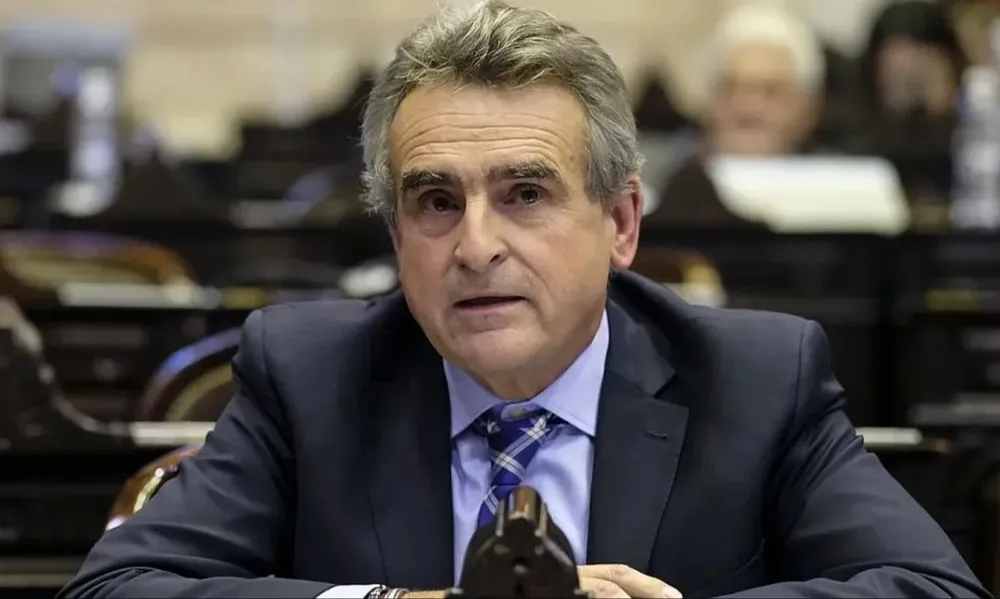 Agustin Rossi contra Milei