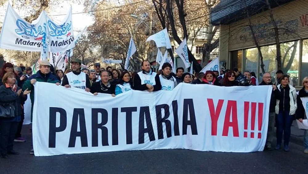 Crece la tensión entre los sindicatos y el Gobierno por el reclamo de paritarias.