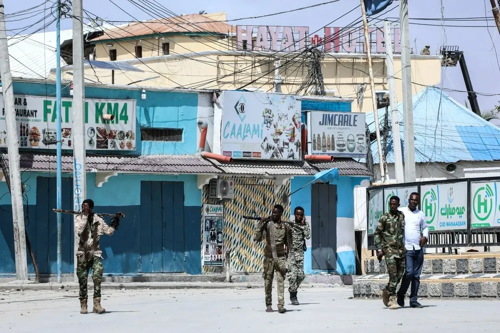 El lugar del atentado de este sábado en Mogadiscio, Somalia