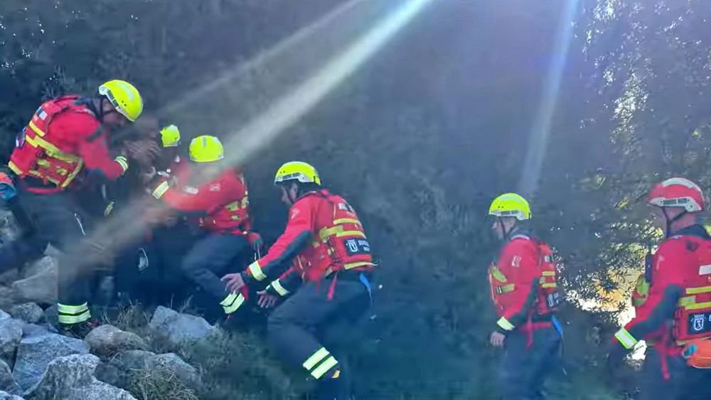 El momento del rescate en el simulacro llevado a cabo por los servicios de emergencia. (Ayuntamiento de Madrid) &nbsp;