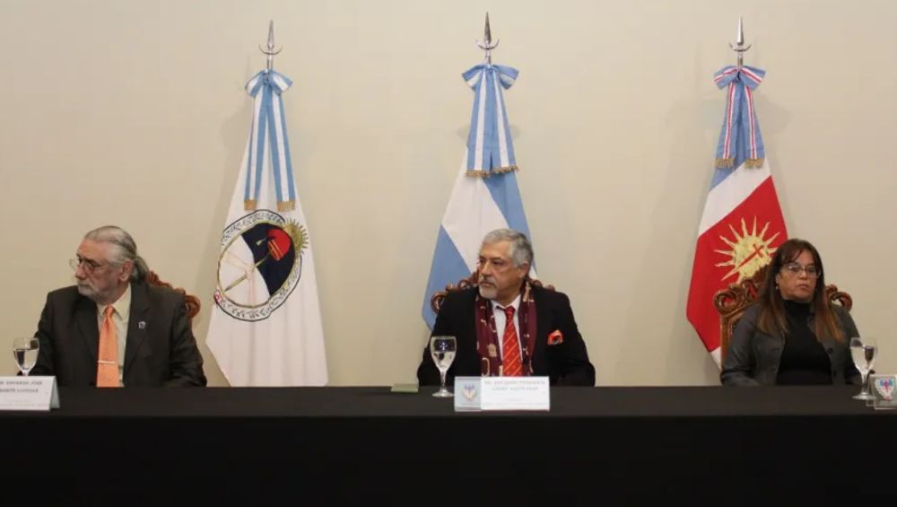 Según este informe, la Corte Suprema de Santiago del Estero (compuesta por los jueces Eduardo Federico López Alzogaray -presidente-, Eduardo José Ramón Llugdar y Ana Rosa Rodríguez), es la de menor vínculo laboral con el gobierno local.