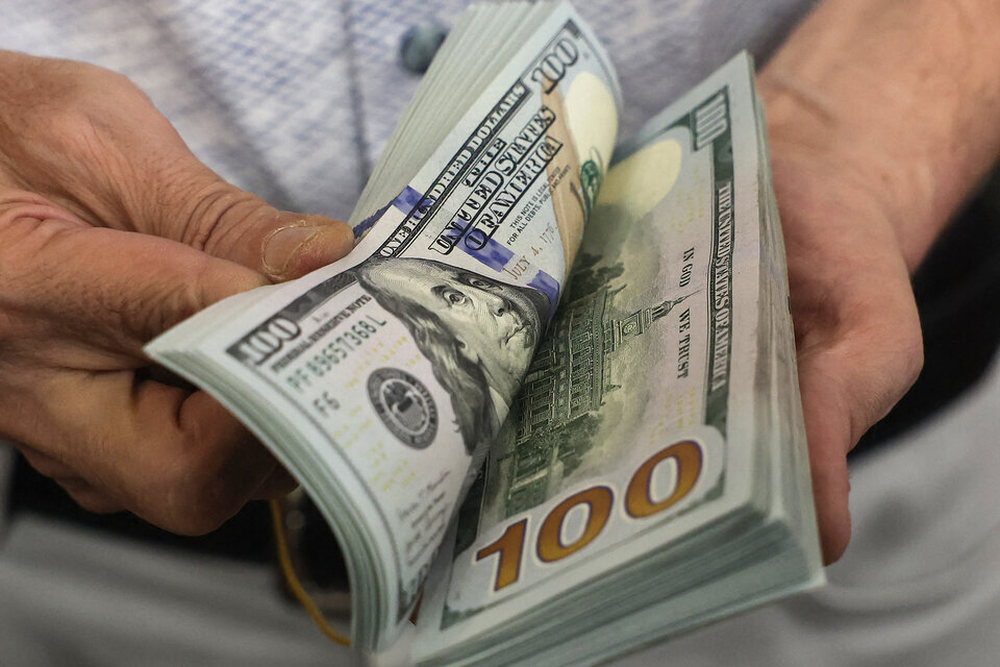 Los factores que causan el desplome del dólar blue