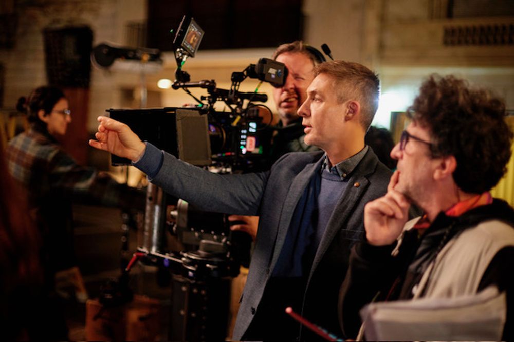 Adrián Suar dirigiendo Mazel Tov