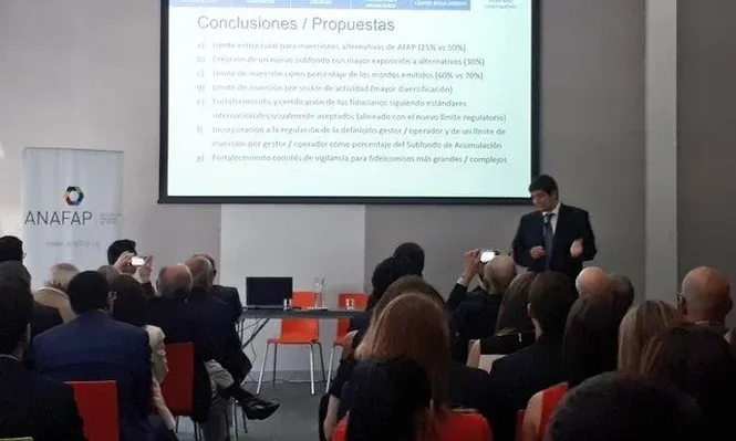 ¿Por qué sugieren reducir exposición de AFAP en inversiones alternativas?