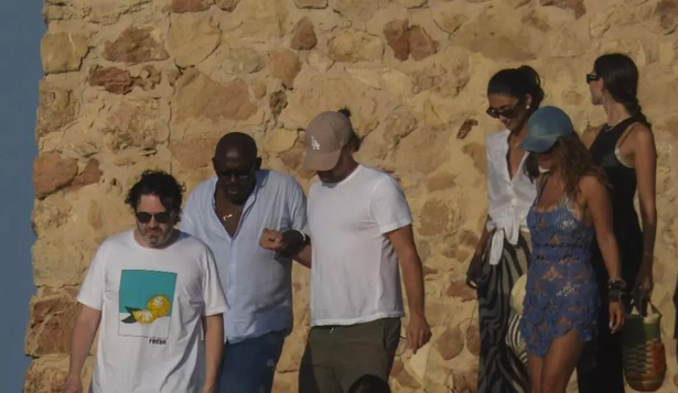 Leonardo DiCaprio  y  Vittoria Ceretti, en Formentera. Fuente.- Diario de Mallorca