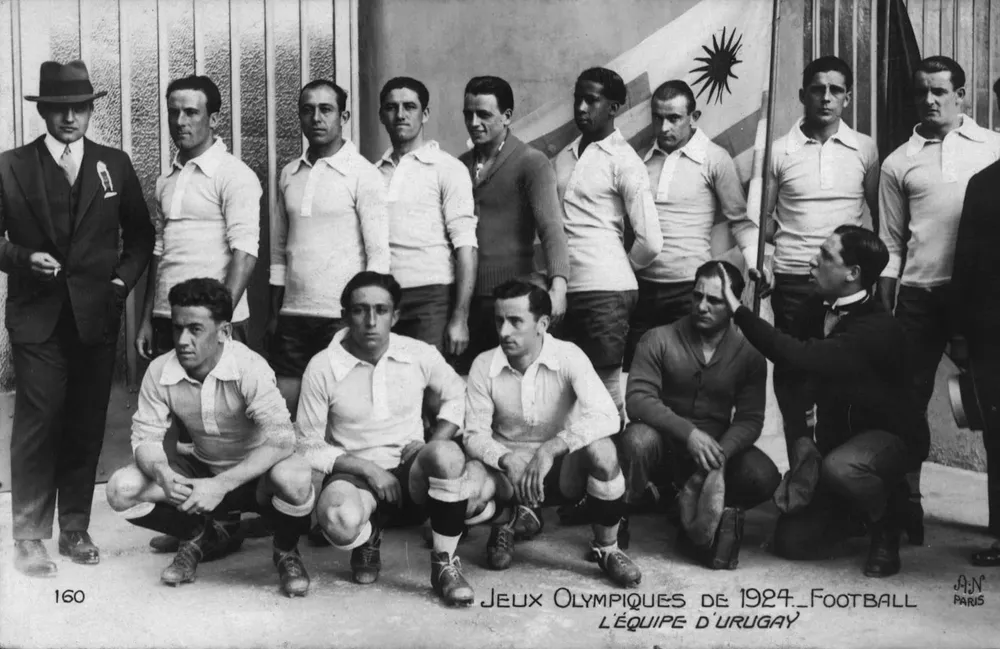 LÉquipe dUrugay, dice la leyenda de esta fotografía del equipo olímpico de fútbol 1924